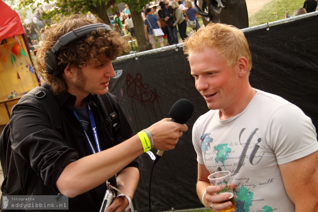 2011-05-05 Interviews voor Deventer Radio - publiek, met Daan van Dussen - Bevrijdingsfestival, Zwolle 009